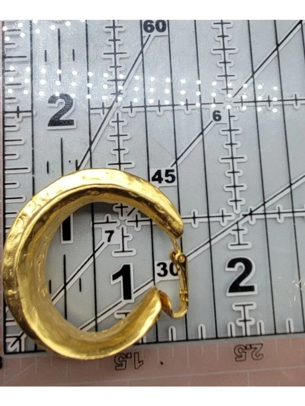 Kenneth Jay Lane Sculptured Brushed Gold Plated Hoop Clip-on Earrings KJL VTG - Picture 15 of 16